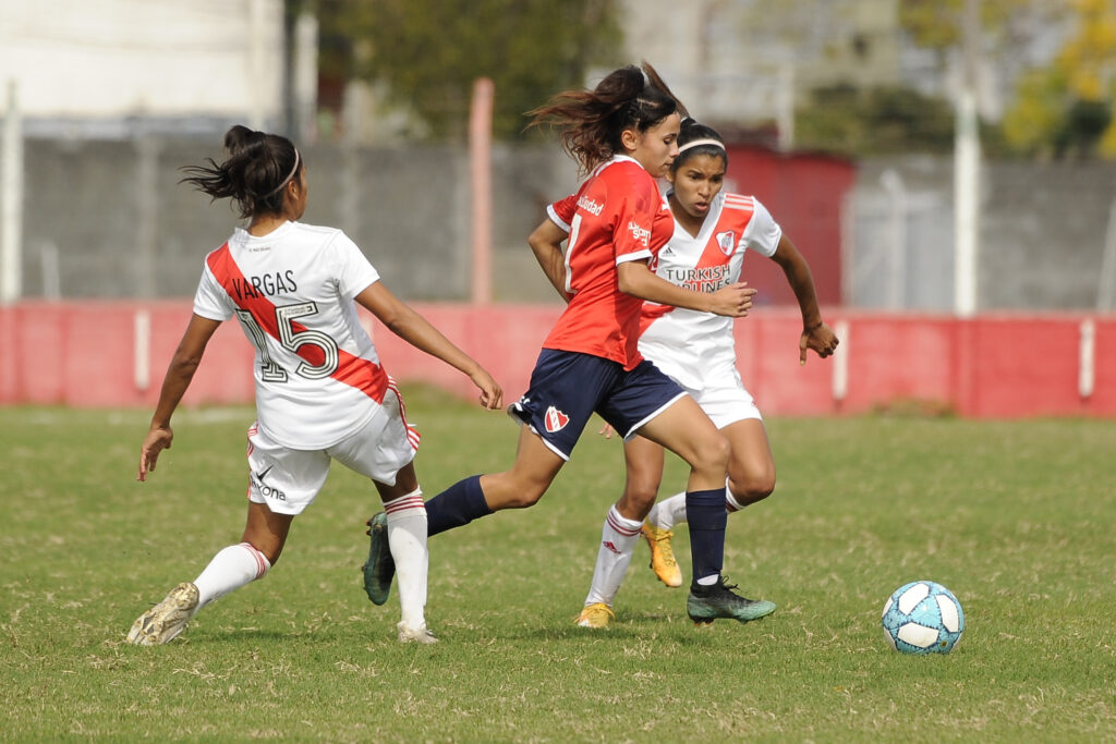 Torneo Apertura Femenino 2021: River escapó de su visita a Independiente con los tres puntos. Carolina Birizamberri marcó el 1-0 final a favor de las millonarias