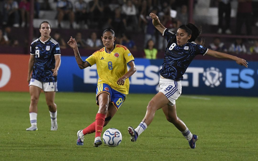 ARGENTINA CERRÓ CON UN EMPATE E INVICTA LA TRIPLE FECHA ANTE COLOMBIA
